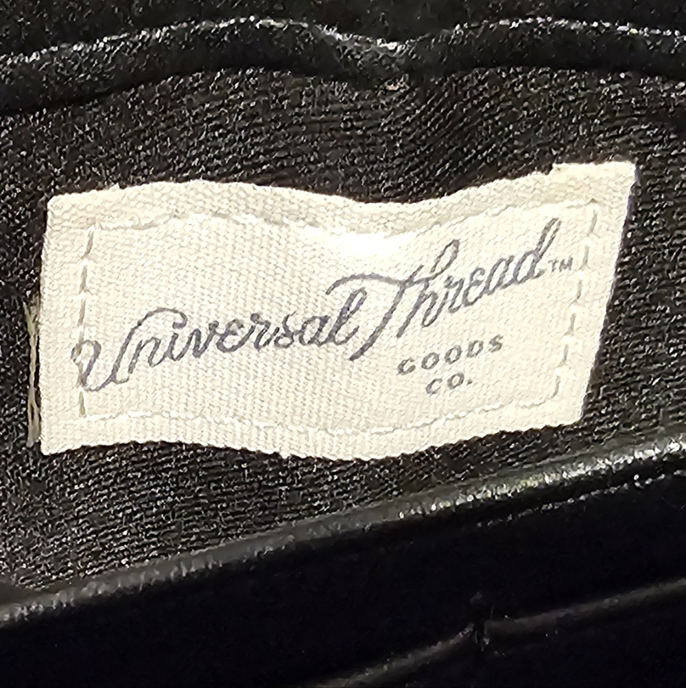 Universal Thread Crossbody Wallets - image 3